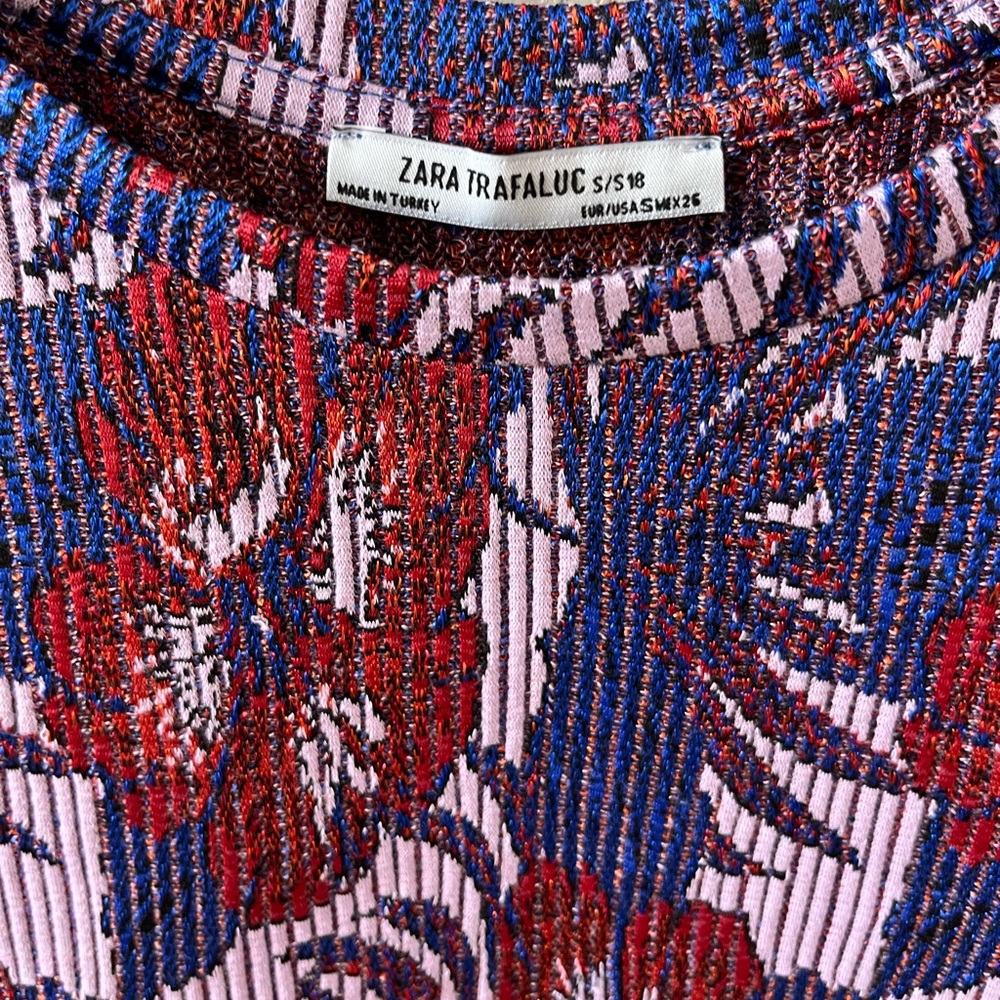 Zara Trafaluc Women’s Jacquard Tropical Floral Top Size S Lavender Red Blue - Picture 3 of 7